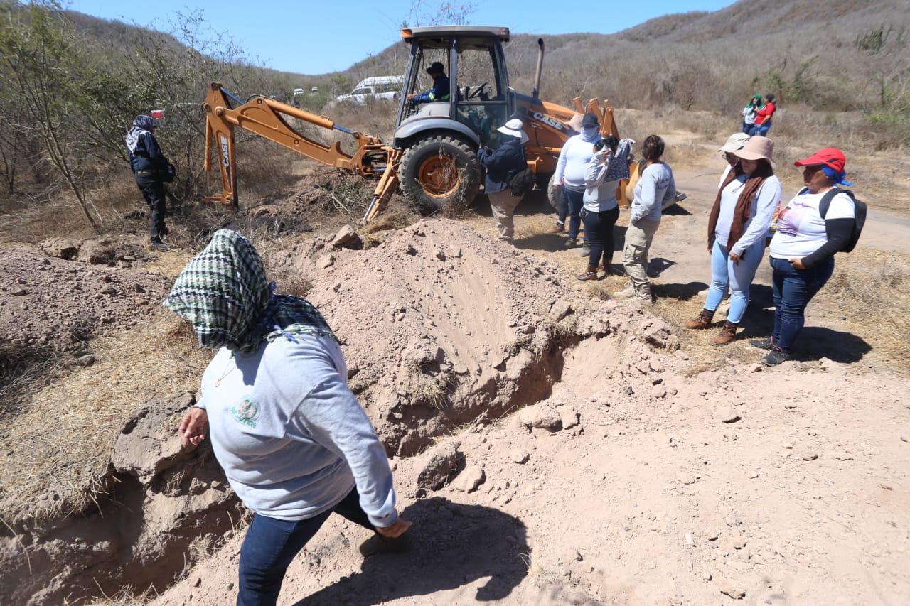 $!Madres salen al campo en Mazatlán a buscar a sus hijos desaparecidos