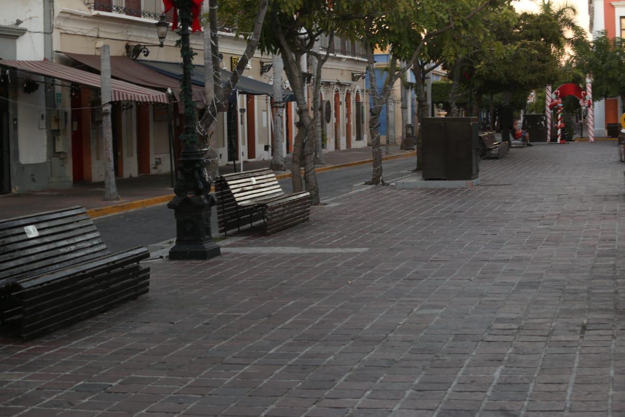 $!Sin actividad la zona del Centro Histórico de Mazatlán.