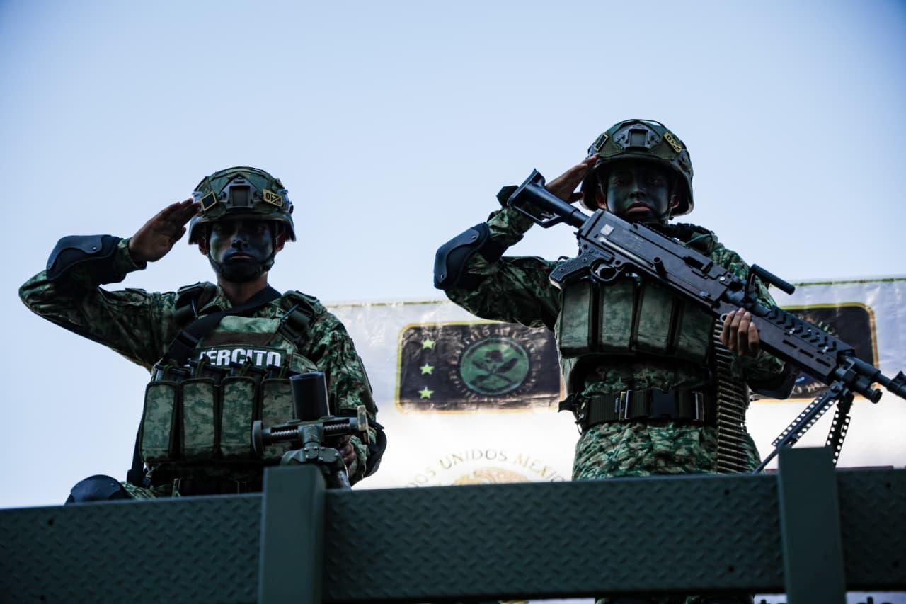 $!Desfilan más de 11 mil elementos de seguridad en Culiacán por aniversario de la Independencia