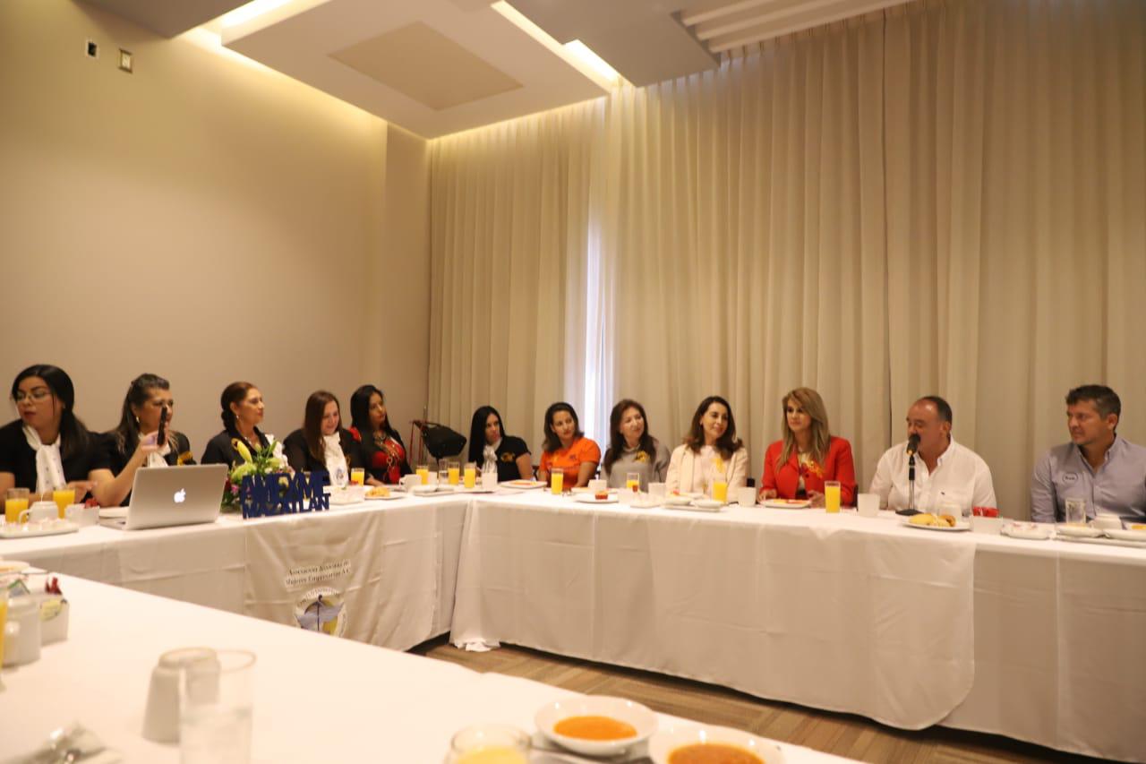 $!Mujeres empresarias de Mazatlán hacen red con mujeres de otras partes del País