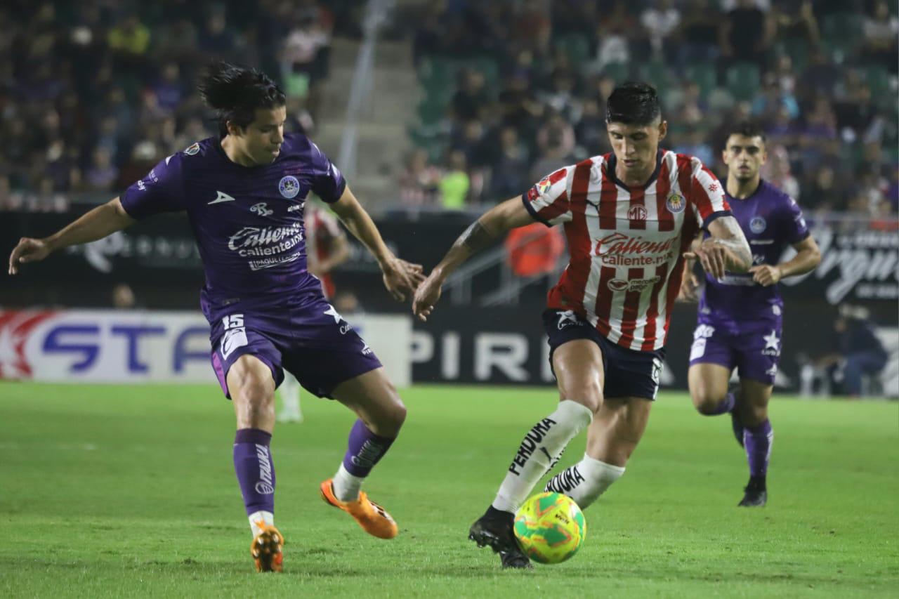 $!Mazatlán rescata el empate en un partido de locura y drama frente a las Chivas