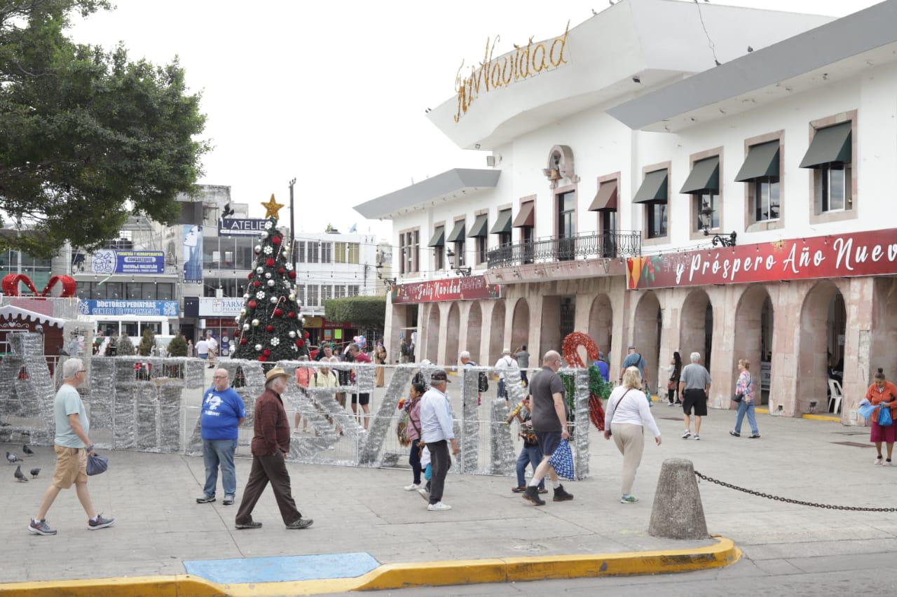 $!Arriban a Mazatlán los cruceros Norwegian Joy y Carnival Panorama con más de 8 mil turistas