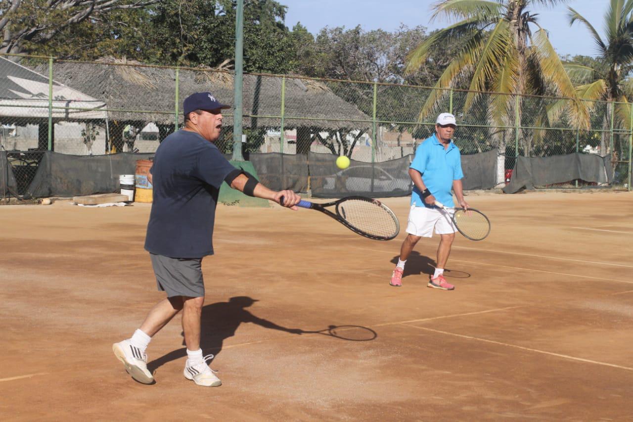 $!López y Ríos tienen contundente arranque en el Torneo de Tenis Amigos de Sergio López