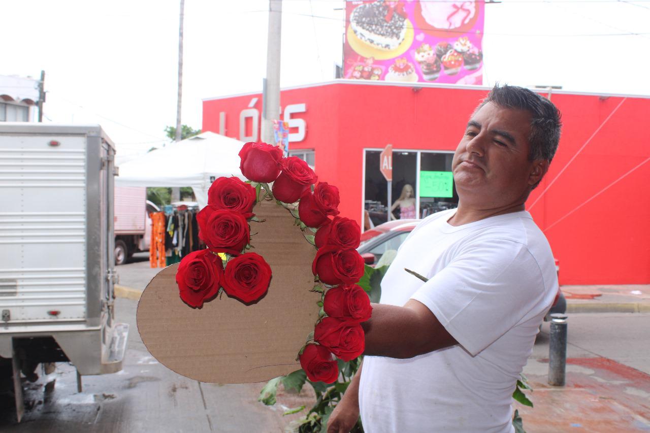 $!Presenta ventas bajas las flores naturales en Escuinapa