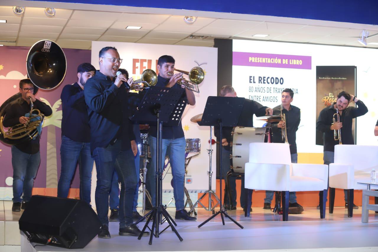 $!La Banda de Música de la UAS de la Zona Sur amenizó la presentación.
