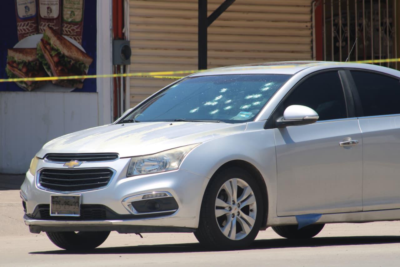 $!Asesinan a balazos a conductor por la avenida Álvaro Obregón, en la Lombardo Toledano, en Culiacán