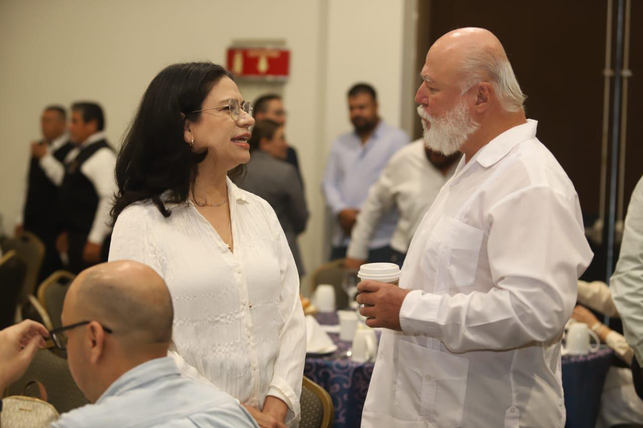 $!Guillermina García y Manuel Clouthier.