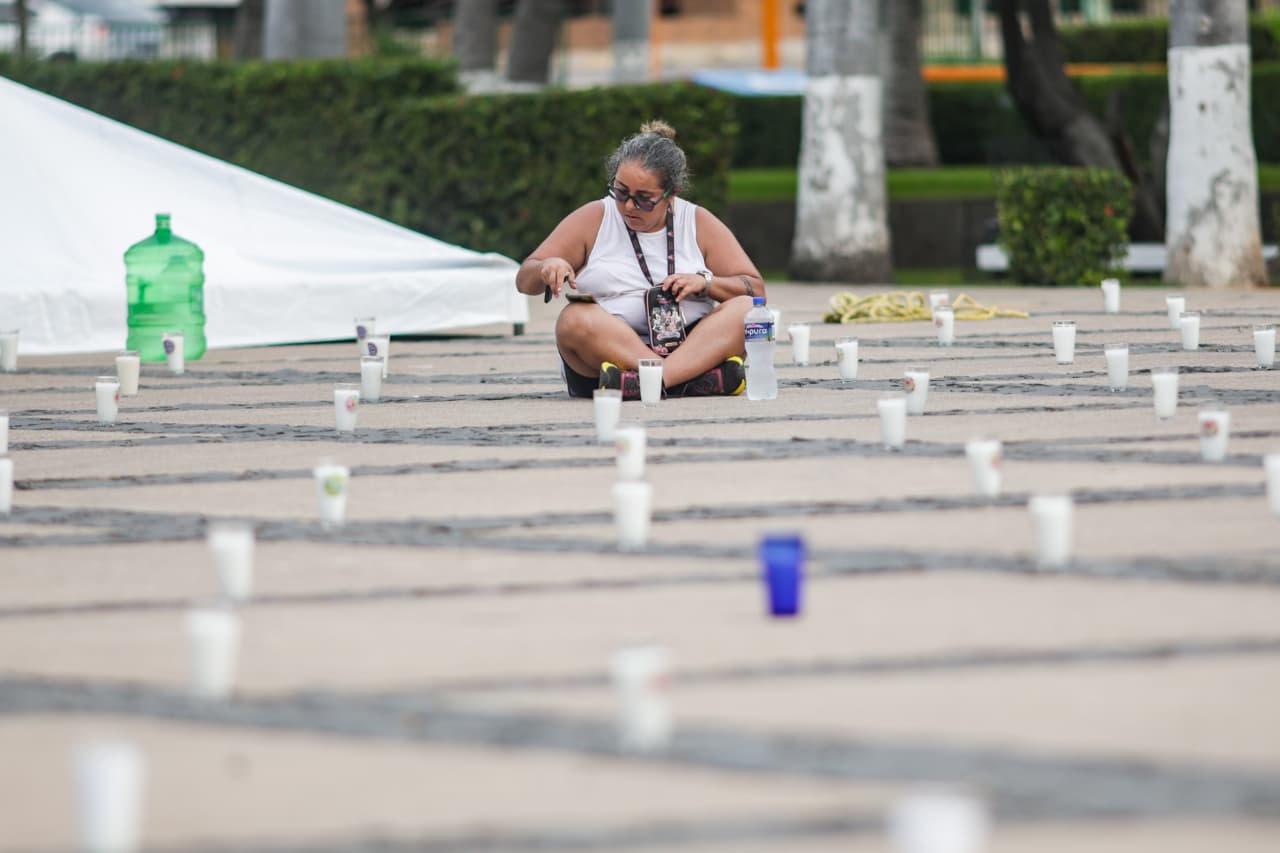 $!Buscadoras en Culiacán encienden 5 mil veladoras por desaparecidos en Sinaloa