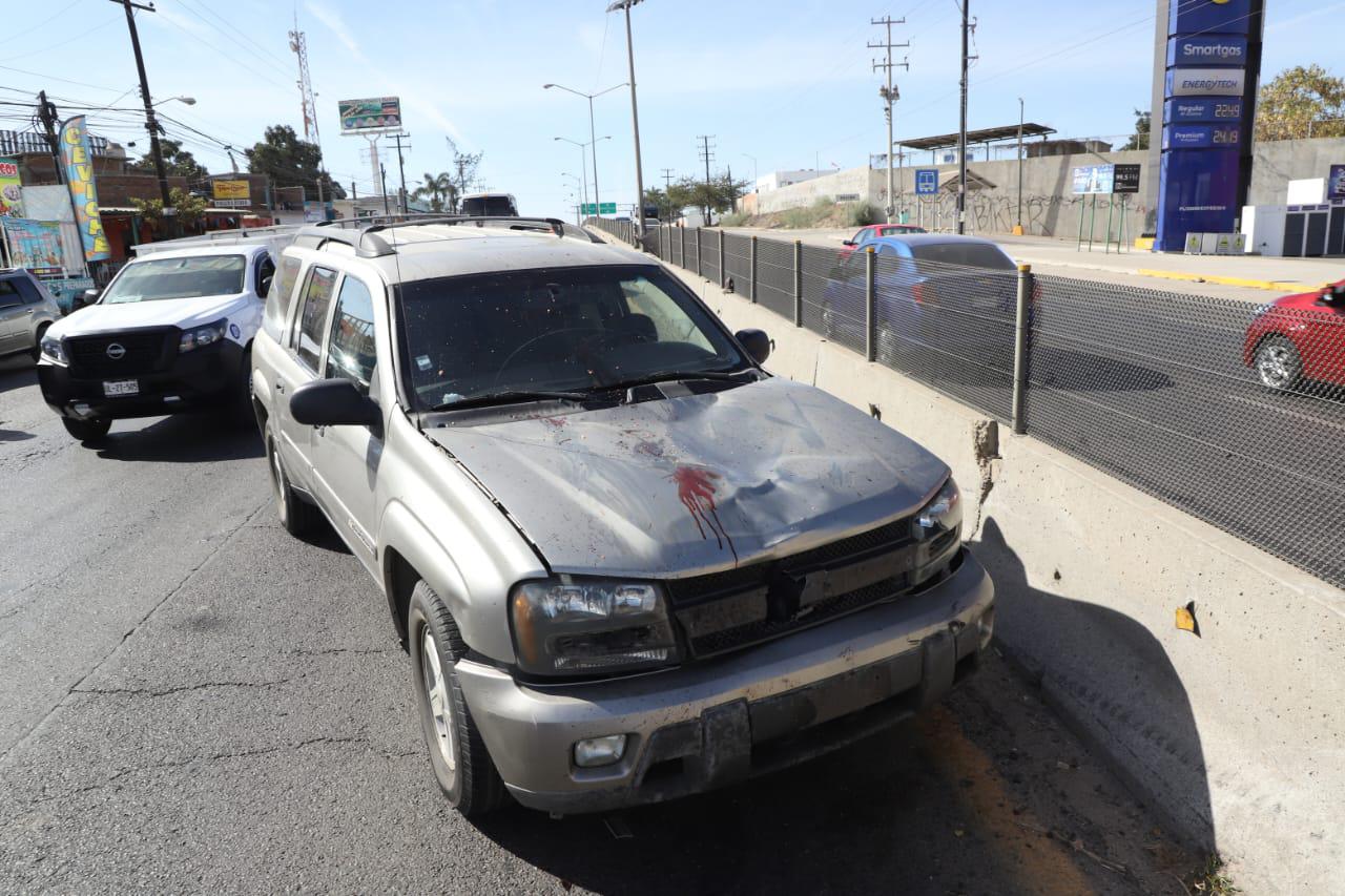 $!Camioneta embiste a motociclista en Mazatlán y pierde la vida
