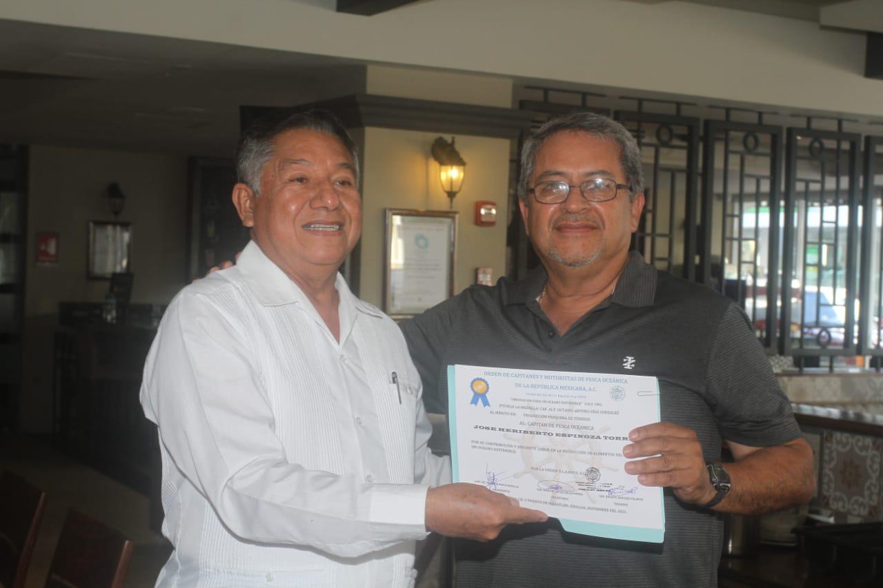$!Entrega Orden de Capitanes y Motoristas de Pesca Oceánica reconocimiento a sus integrantes, en Mazatlán