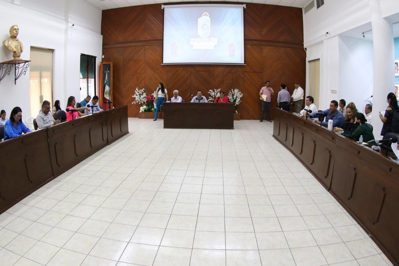 $!Facultan al Alcalde de Mazatlán recibir donativos de lámparas led a nombre y representación del municipio de Mazatlán