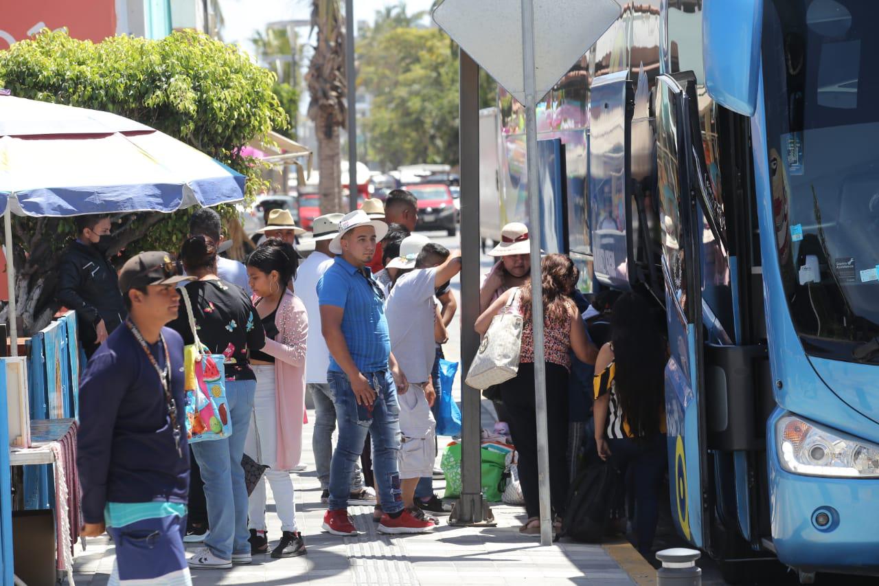 $!Se dejan venir turistas a disfrutar de Mazatlán