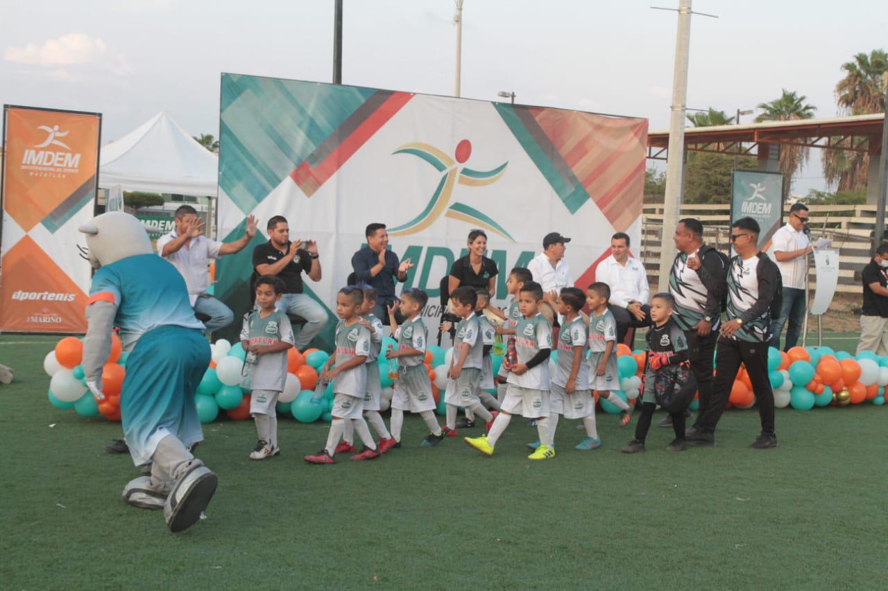 $!Inauguran en Mazatlán Campeonato Estatal de Futbol Chupones