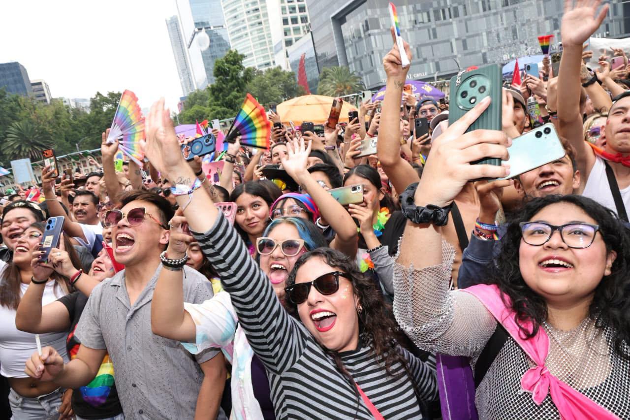$!Marcha del Orgullo reunió a 550 mil personas en CDMX; llegó hasta el Zócalo