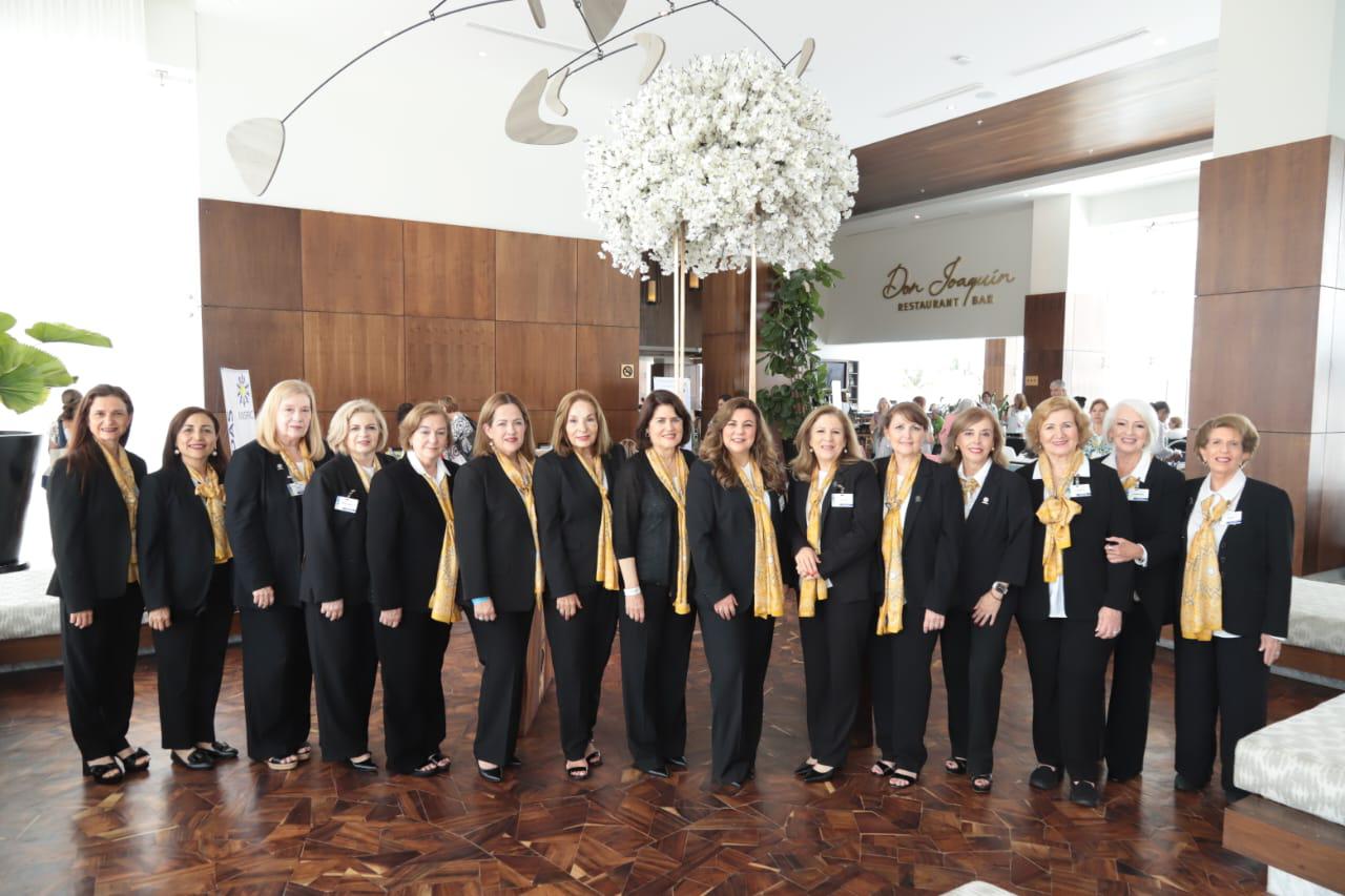 $!Sonia Elizondo, Diana Chi, Patricia Montfort, Rossana Cabrera, Claudia Villarreal, Haidy Saracho, Blanca Melo de Sotomayor, Martha María Ortiz de García, Martha González Páez, Lulú Cervantes, Tere Pro, Gisella Gargiulo, Carmen Vega, Carmen Garza y Rosa María Ochoa de Andrade, integrante del Comité Nacional de ANSPAC.