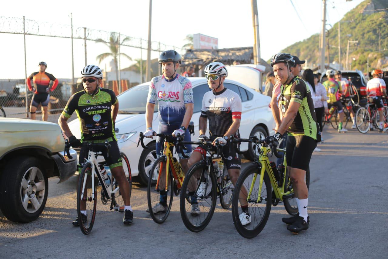 $!Gran Fondo de Ciclismo Mazatlán 2021 da banderazo de salida al reto con 350 pedalistas