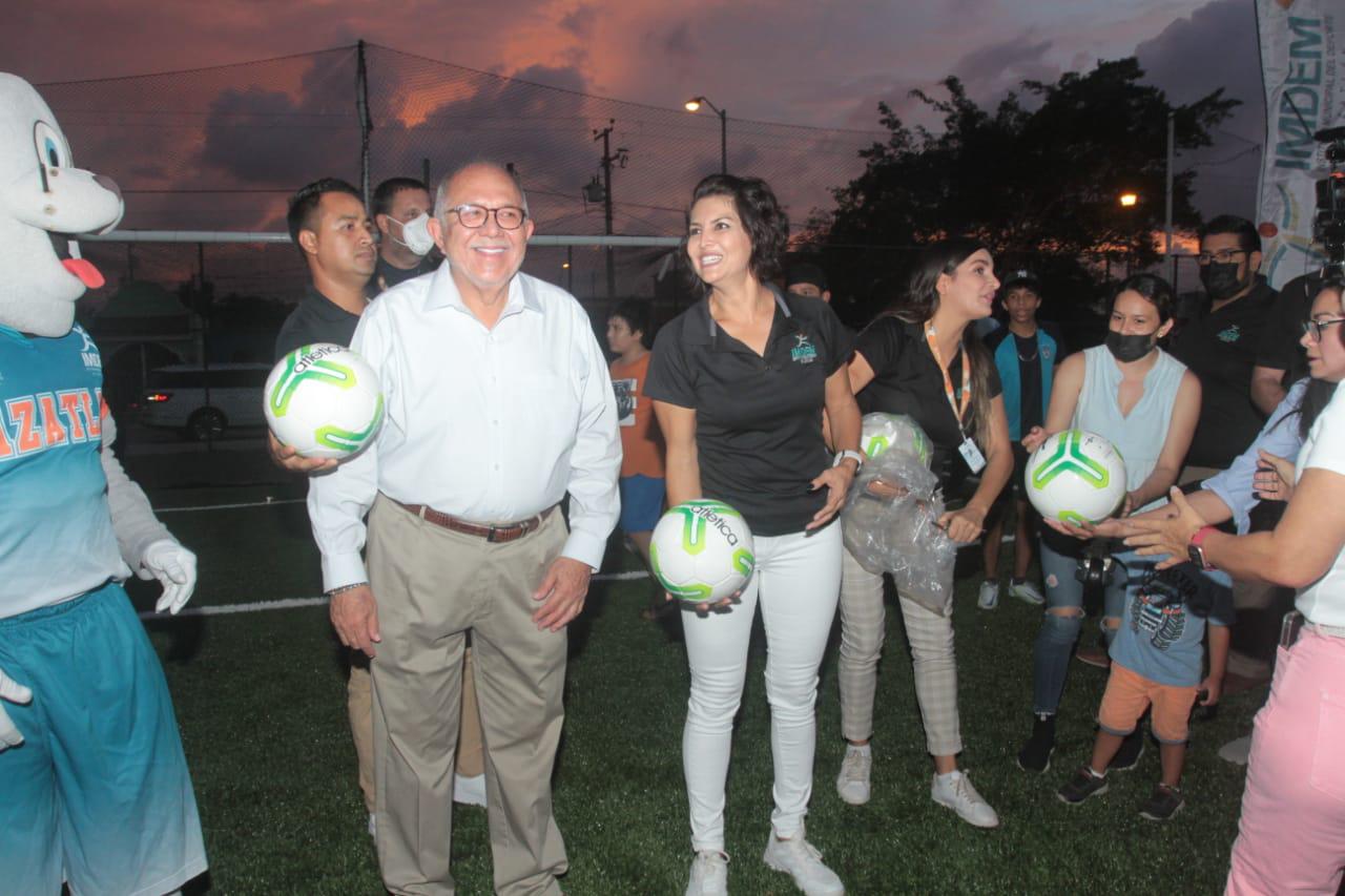 $!Inauguran campo de futbol en San Joaquín