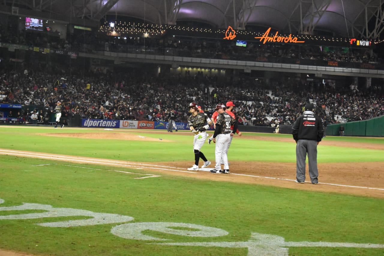 $!Tomateros de Culiacán se niega a morir y gana a Venados de Mazatlán cuarto juego
