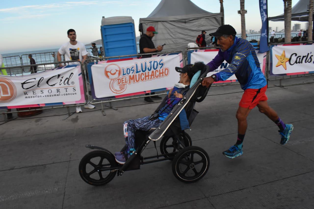 $!Miles toman el Malecón en el Gran Maratón Pacífico Mazatlán