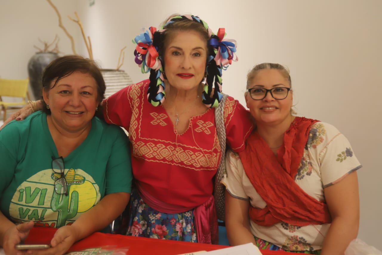 $!Coco Urrea de Valadés entre Norma López y Claudia Patrón.