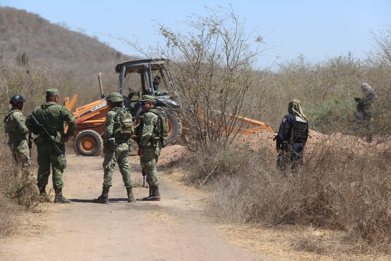 $!Madres salen al campo en Mazatlán a buscar a sus hijos desaparecidos