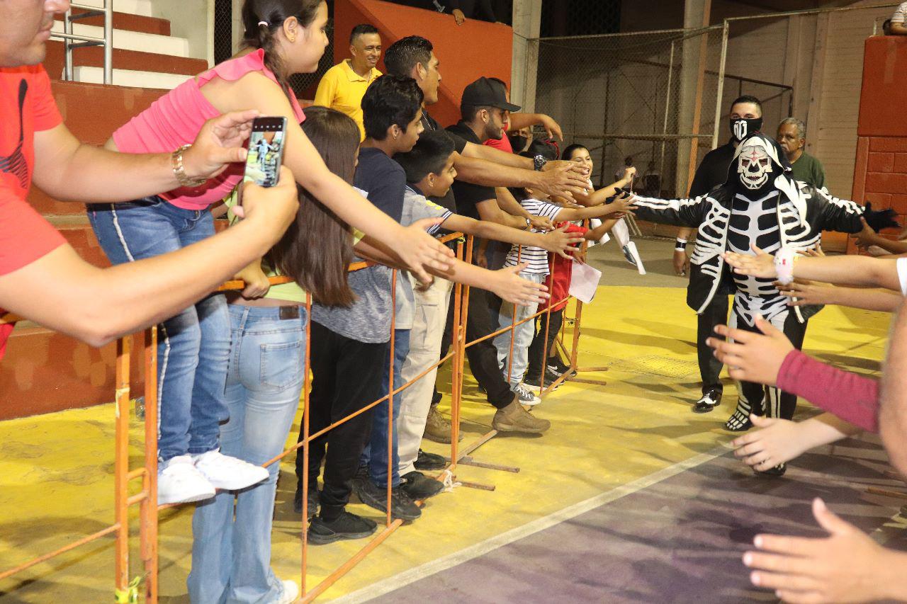 $!Viven noche de emociones en función de lucha libre en Escuinapa