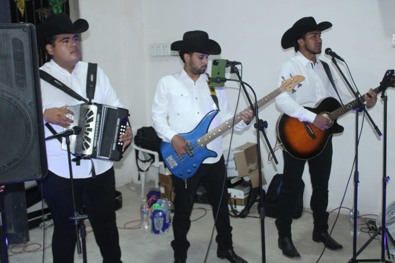 $!Bernardo cumple el sueño de llevarle Las Mañanitas en vivo a San Judas Tadeo en Rosario