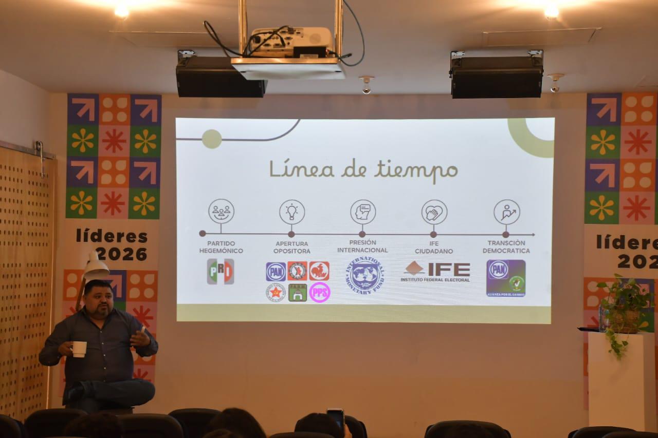 $!‘Vivimos una democracia sin demócratas’, advierte politólogo en clase de la Casa del Maquío