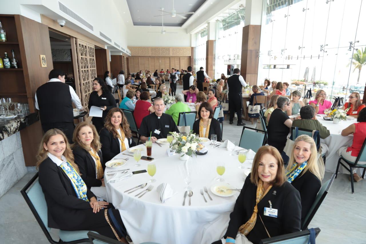 $!De una grata comida disfrutaron los asistentes.