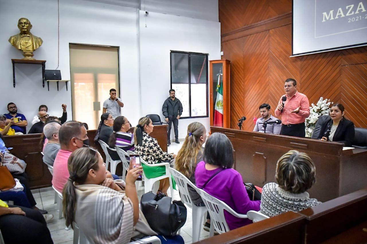$!Dan seguimiento a homologación de sueldos de viudas y policías pensionados y jubilados en Mazatlán