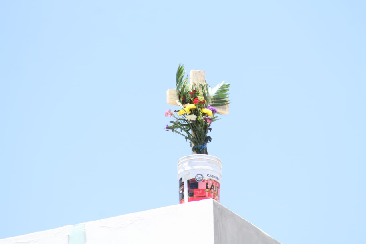 $!En Mazatlán, albañiles celebran a la Santa Cruz
