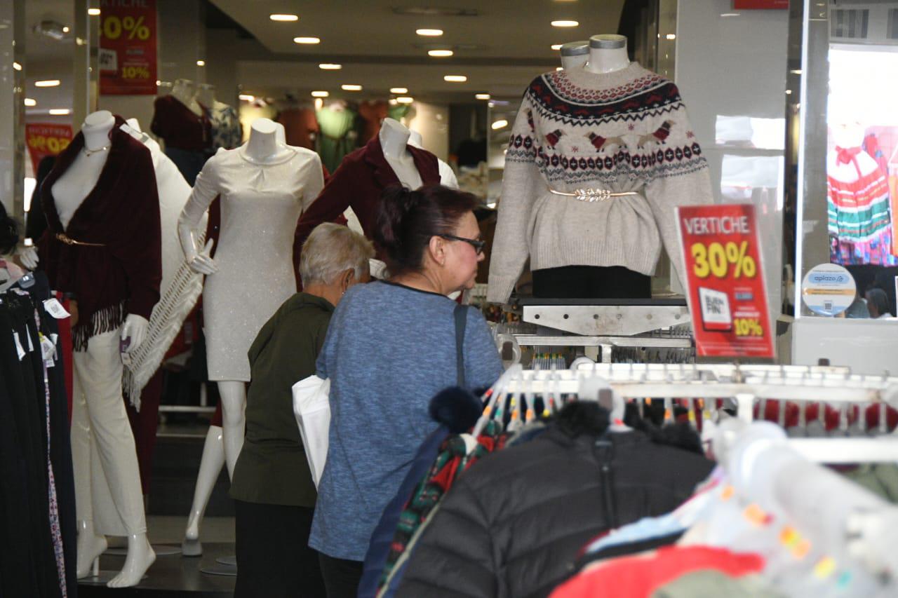 $!Artículos navideños, lo más vendido durante el Buen Fin en Culiacán