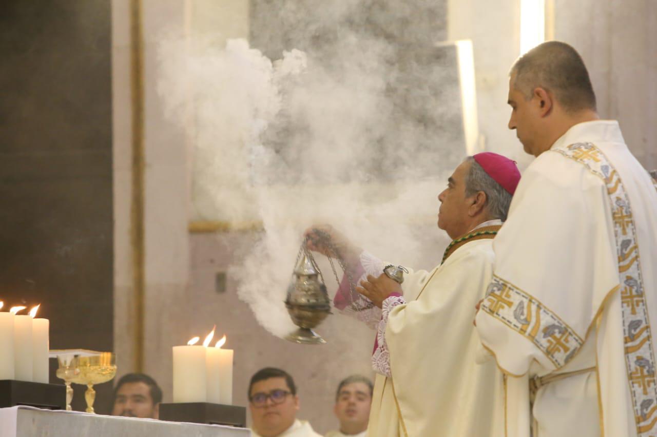 $!Llama Obispo de Culiacán a sacerdotes a servir con fidelidad y cercanía durante la Misa Crismal