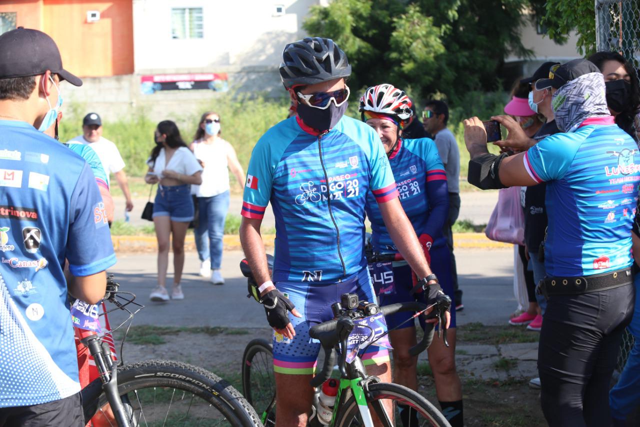 $!Ciclistas cumplen con el reto de 320 kilómetros del Paseo Durango-Mazatlán 2021