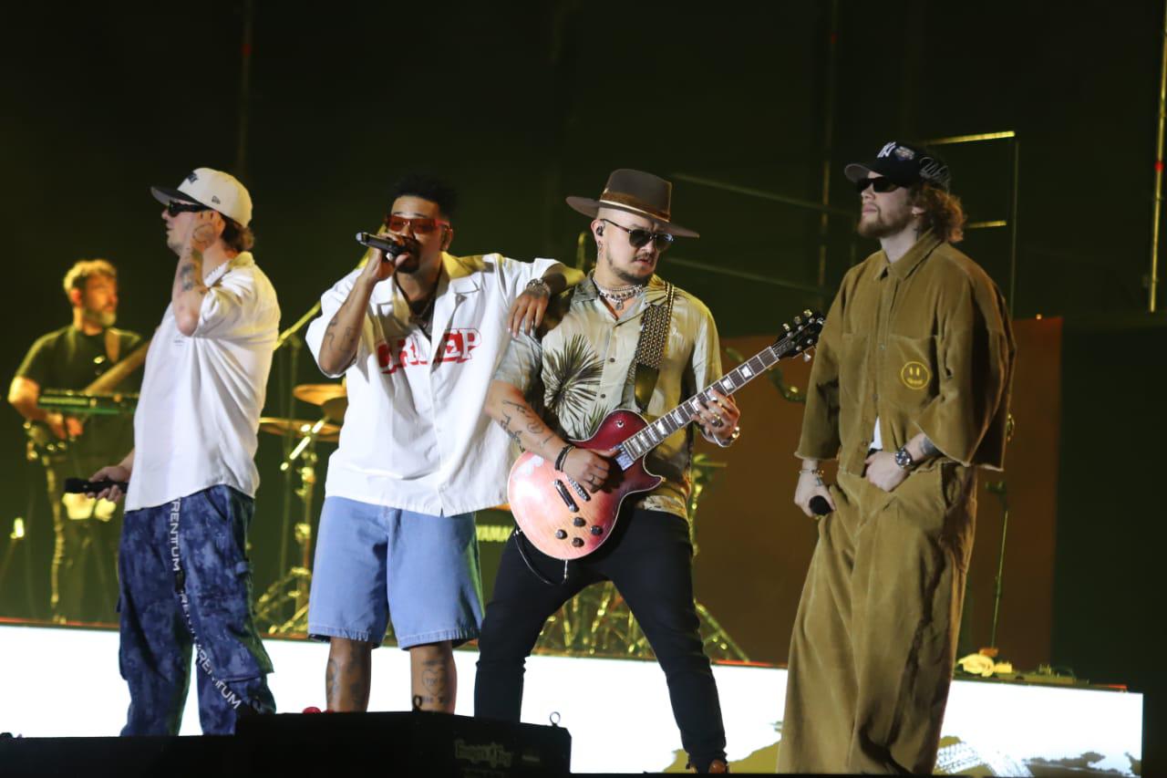 $!Bajo show de pirotecnia coronan a María Paula I, Reina Infantil del Carnaval de Mazatlán 2024