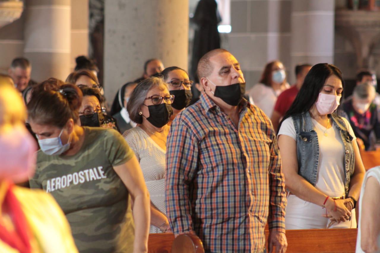 $!En Mazatlán oran porque Dios proteja a los enfermos de Covid y por la paz en Ucrania