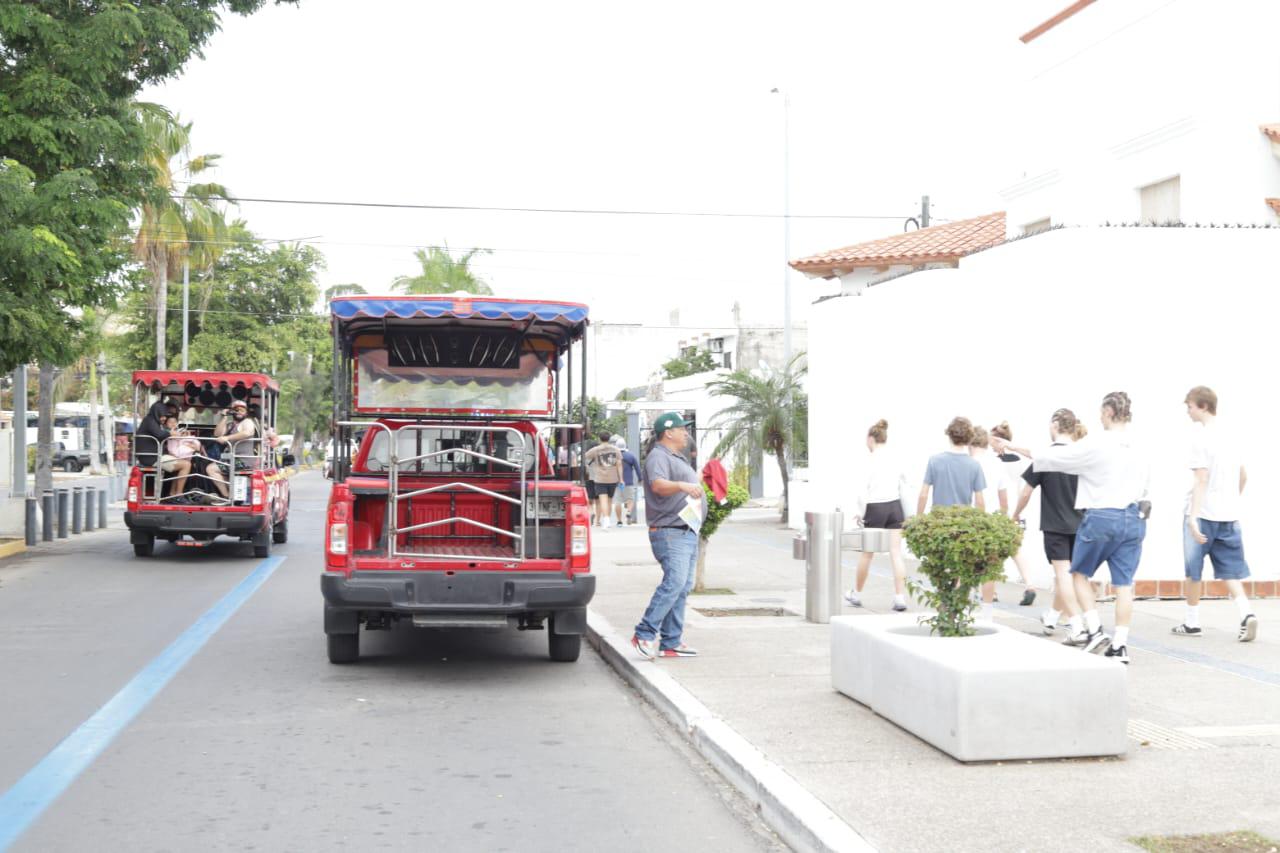 $!Arriban a Mazatlán los cruceros Norwegian Joy y Carnival Panorama con más de 8 mil turistas