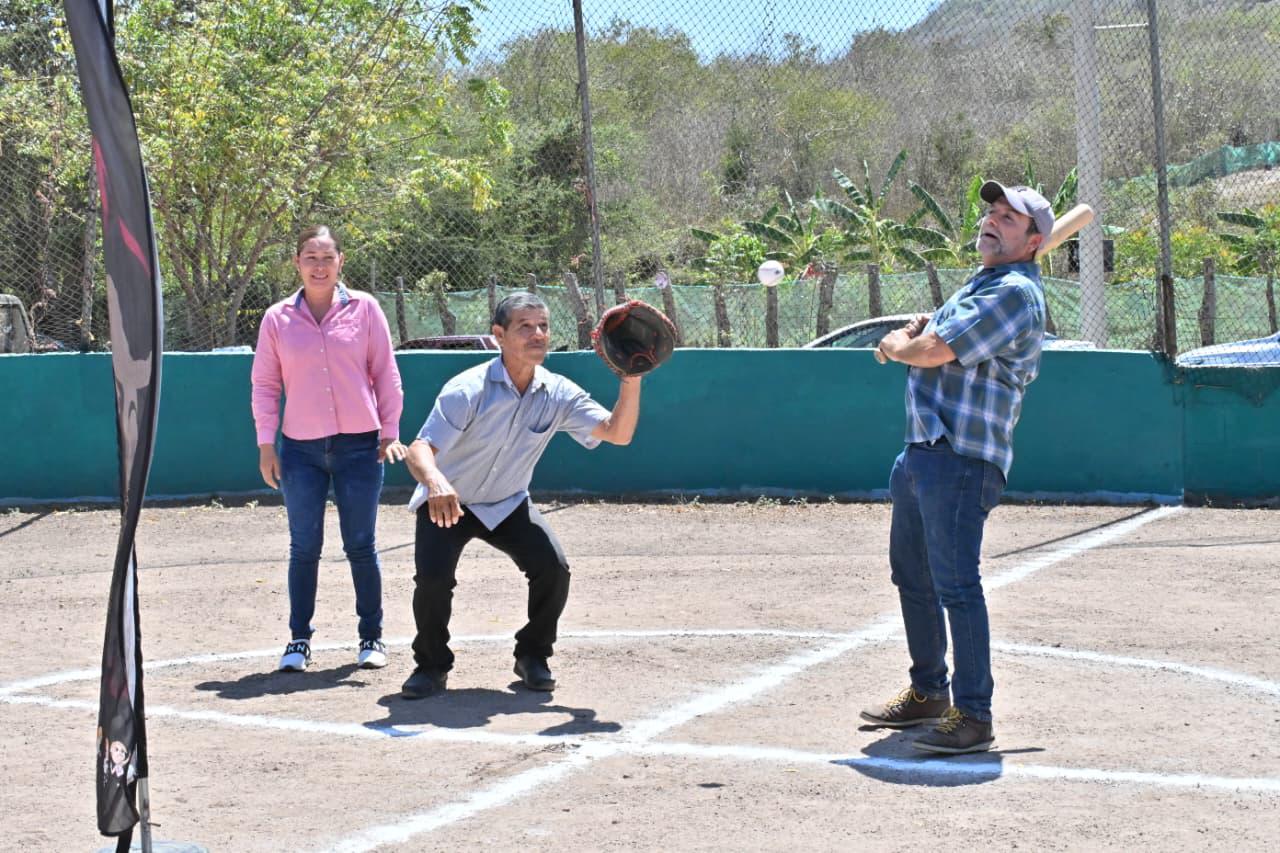 $!Inauguran Liga Campesina Centro de Beisbol en honor a Gabriel Osuna