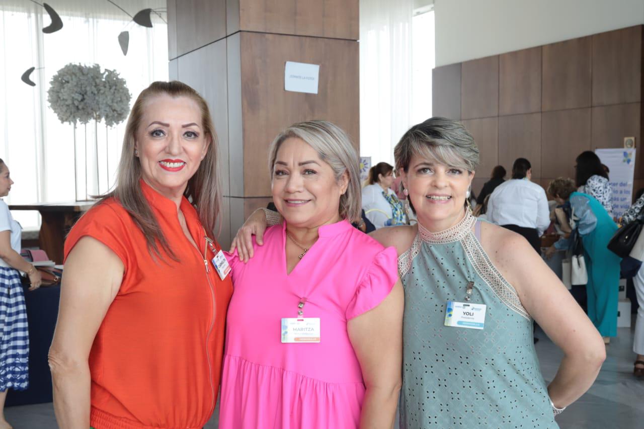 $!Carmelita Murrieta, Maritza Camacho y Yoli Díaz Barreiro, de Hermosillo.