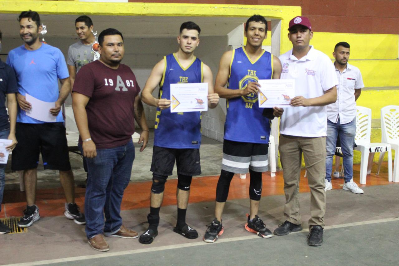 $!Mariscos Los Tapos se corona en el baloncesto de Segunda Fuerza de Escuinapa