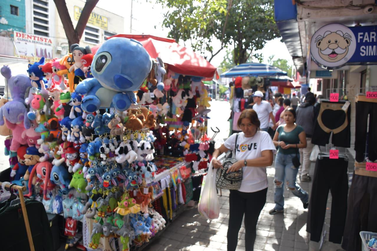 $!Comerciantes de Culiacán inician ocupación permanente de banquetas en protesta