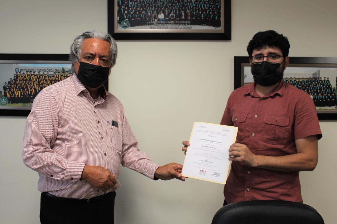 $!Docentes de UTESc en Escuinapa reciben distinción como investigadoras e investigadores