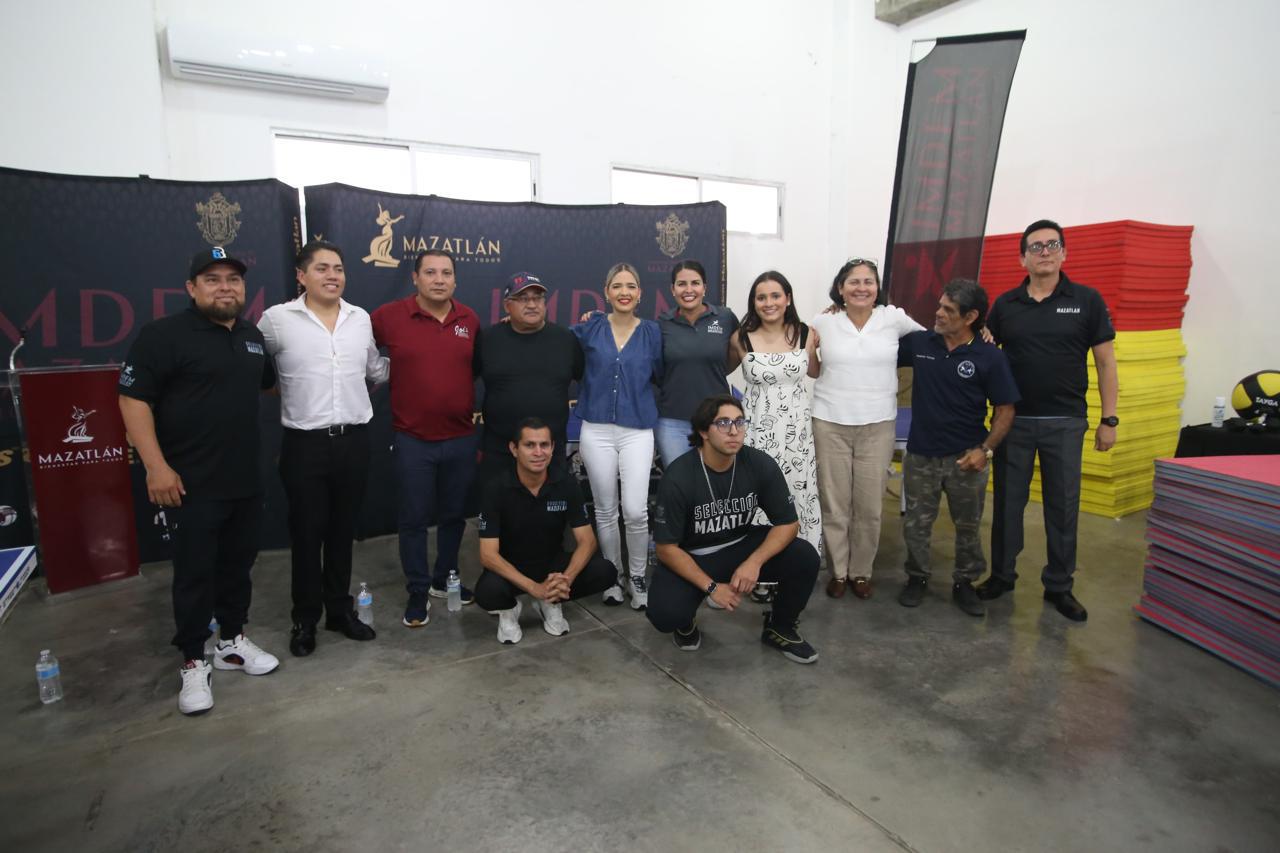 $!Entregan material deportivo en apoyo a más de 400 atletas mazatlecos