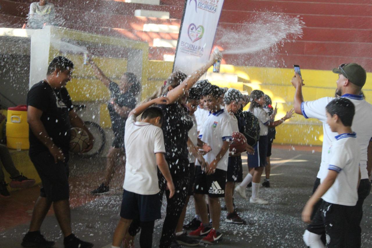 $!Colegio La Paz conquista el título del baloncesto Inter Primarias de Escuinapa