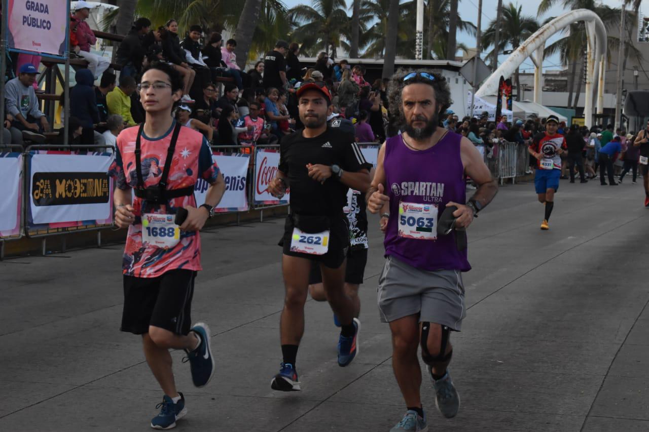 $!Miles toman el Malecón en el Gran Maratón Pacífico Mazatlán