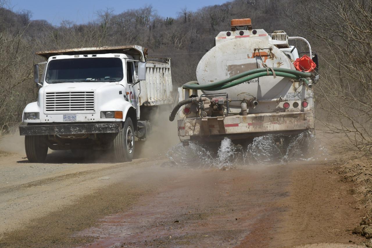 $!En Culiacán inicia revestimiento de camino de terracería ubicado en la sindicatura de Sanalona