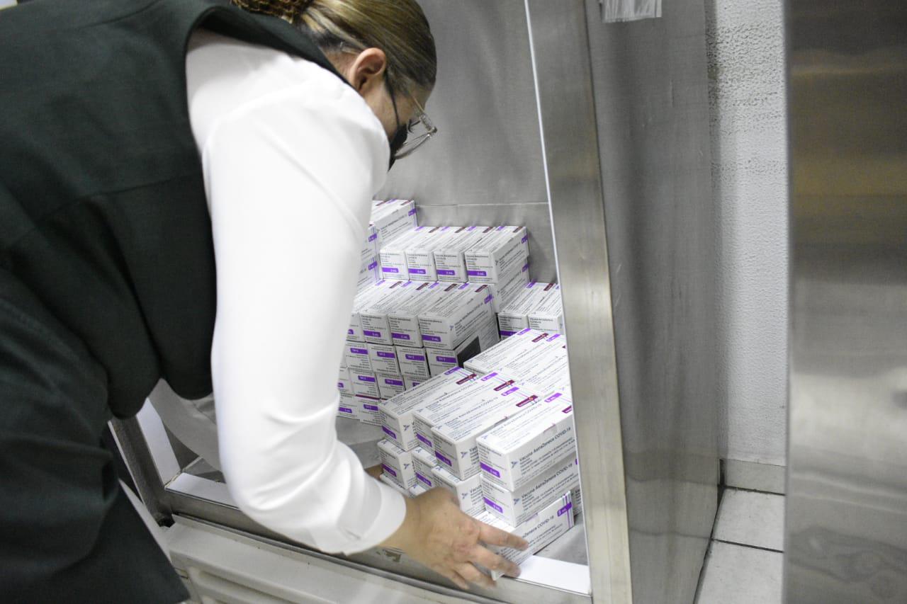 $!Llegan 560 mil dosis de AstraZeneca para vacunación de refuerzo contra Covid en Sinaloa