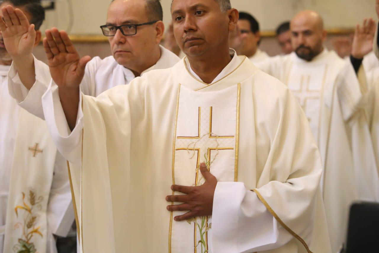$!Llama Obispo de Culiacán a sacerdotes a servir con fidelidad y cercanía durante la Misa Crismal