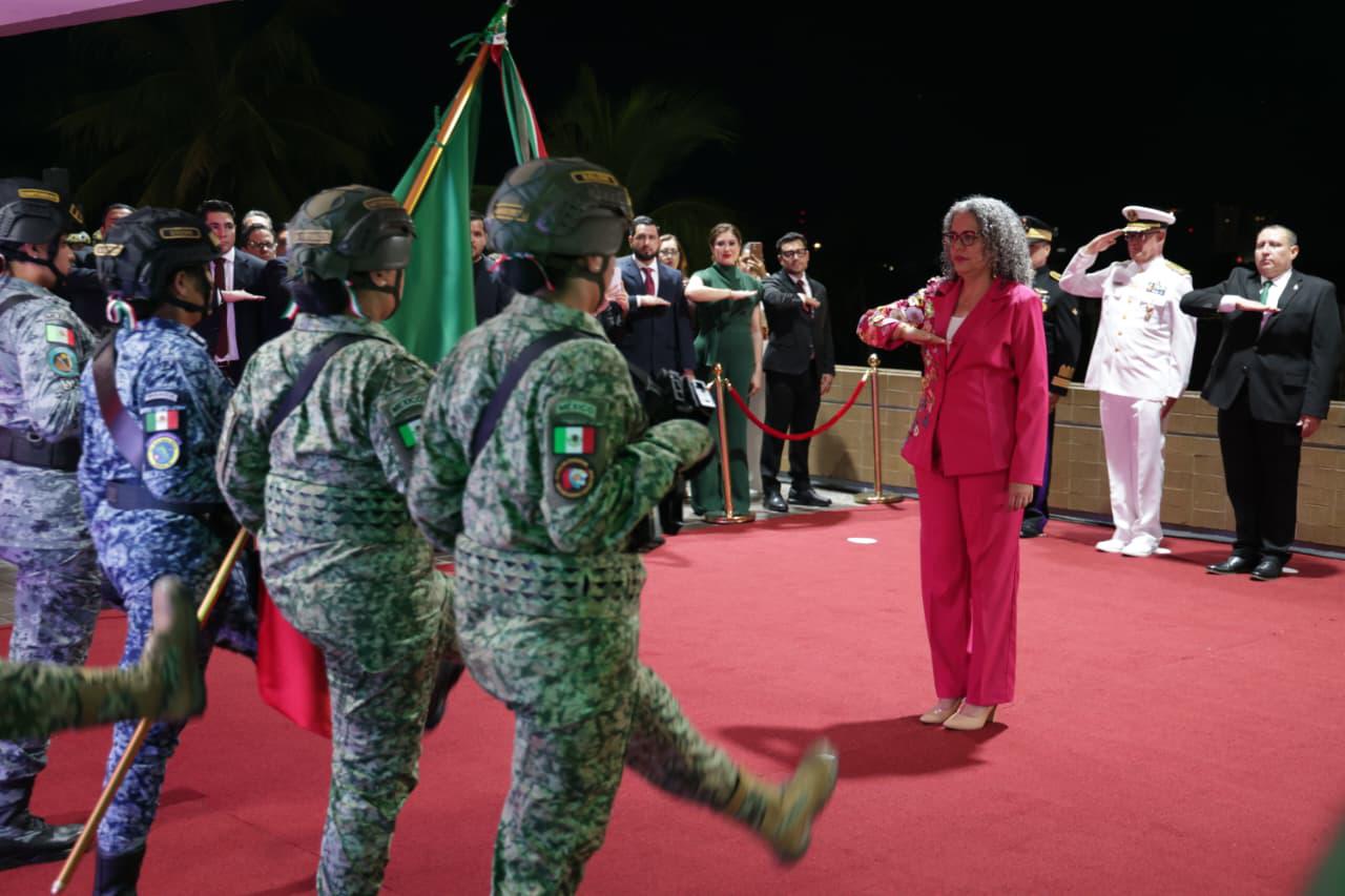 $!Por primera vez, una mujer da el Grito de Independencia en Sinaloa