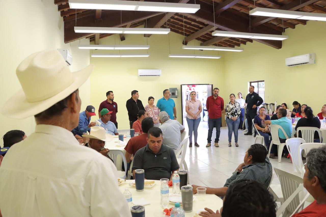 $!Alcaldesa de Rosario sostiene encuentro con síndicos y comisarios